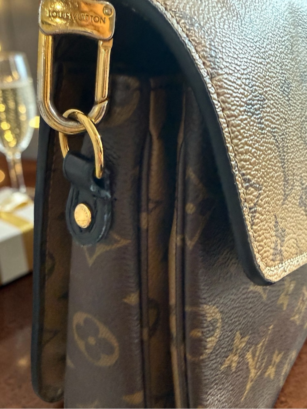 Louis Vuitton Pochette Métis MM Reverse Monogram M44876 - Picture 3 of 12